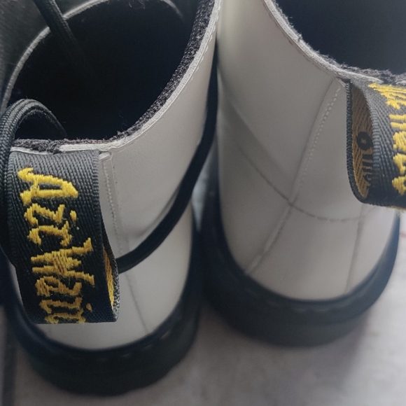 White luana Dr Martens - Picture 2 of 6